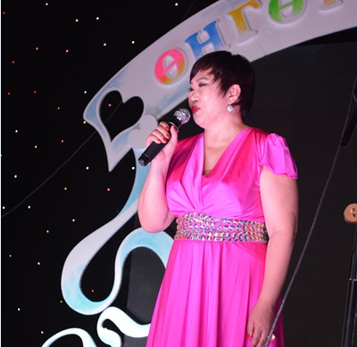 Гавьяат Ш.Алтанцэцэгийн “ягаахан гоёл”